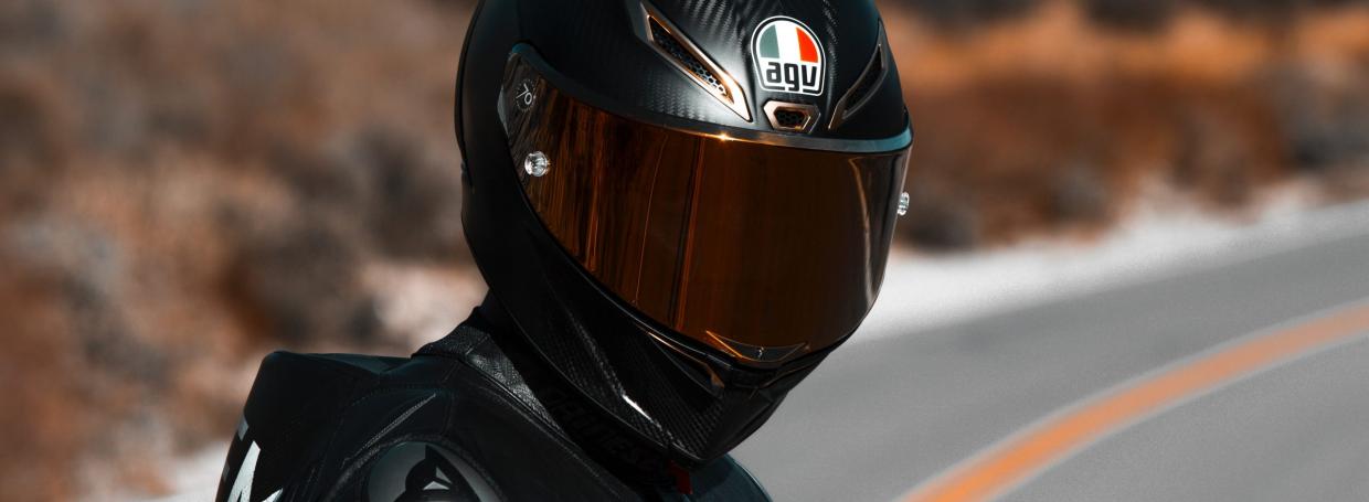 DirectAsia Insurance_Motorcyclist wearing a full face helmet